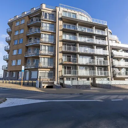 With Terrace In Ostend, Cleaning Included דירה
