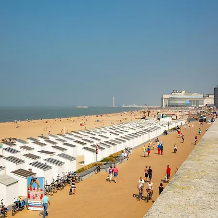 With Terrace In Ostend, Cleaning Included אוסטנדה